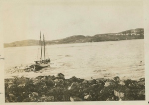 Image of Bowdoin breaking out of Bowdoin Harbor